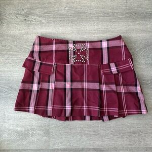 Vintage Y2K USA Third Rail pink plaid mini skirt with heart studs and pockets